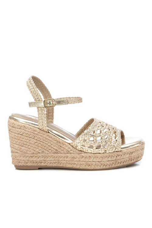 Xti Wedge Sandal. A women's summer wedge sandal with adjustable buckle strap closure, an open toe, a 7cm jute wedge and die-cut detail.