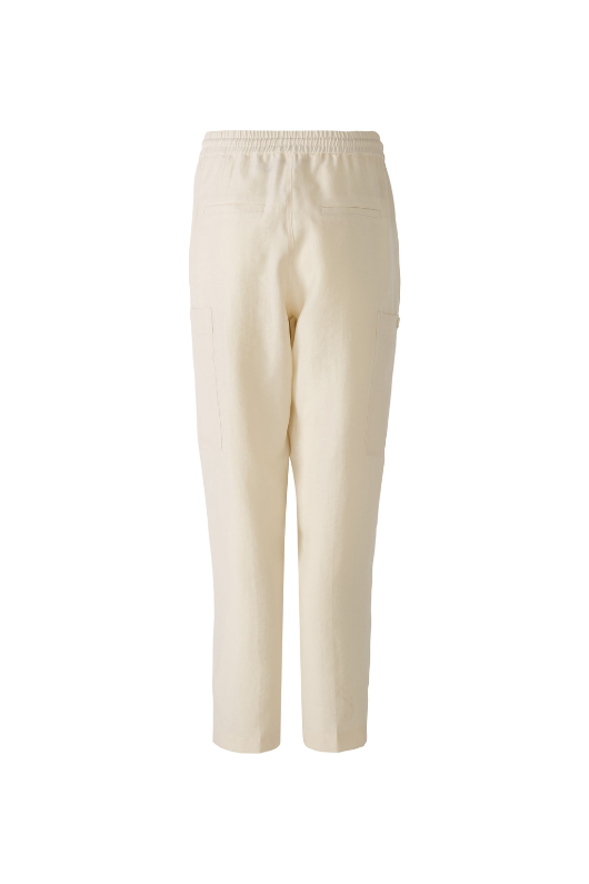 An image of the Oui Cargo Trousers Model Blend in the colour Almond Milk.