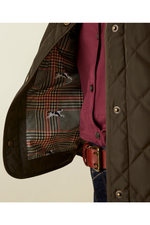 An image of the Ariat Woodside Quilted Gilet in the colour Earth.