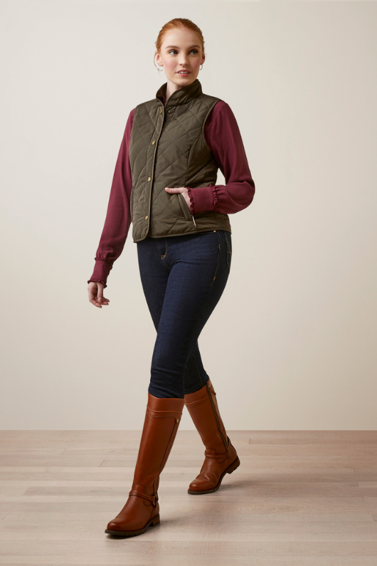An image of the Ariat Woodside Quilted Gilet in the colour Earth.