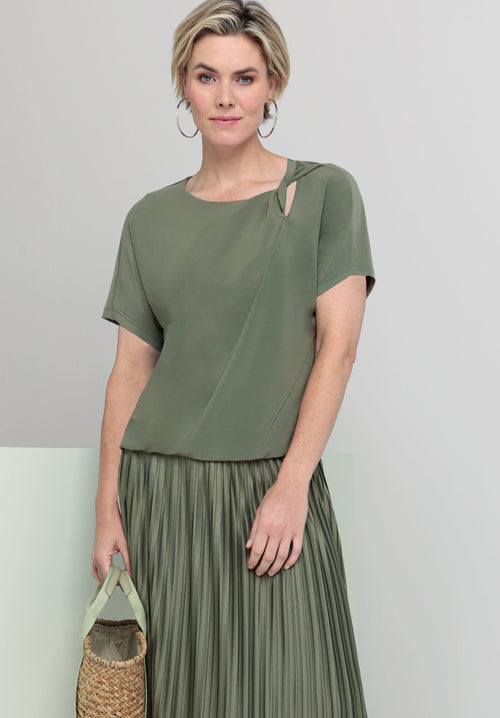 Bianca Cap Sleeve Twist Sia Top. A short sleeve, regular fit top with round neckline and twist detail, in the colour palm.