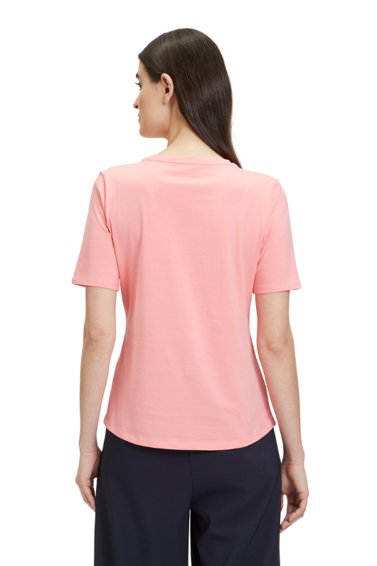 An image of a female model wearing the Betty Barclay Basic T-Shirt in the colour Patch Rose/Blue.