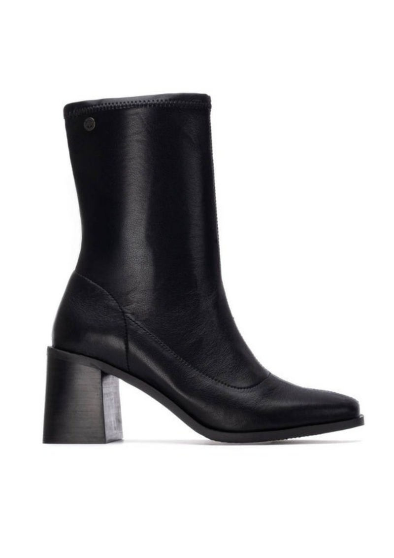 An image of the Xti Leather Heeled Boots