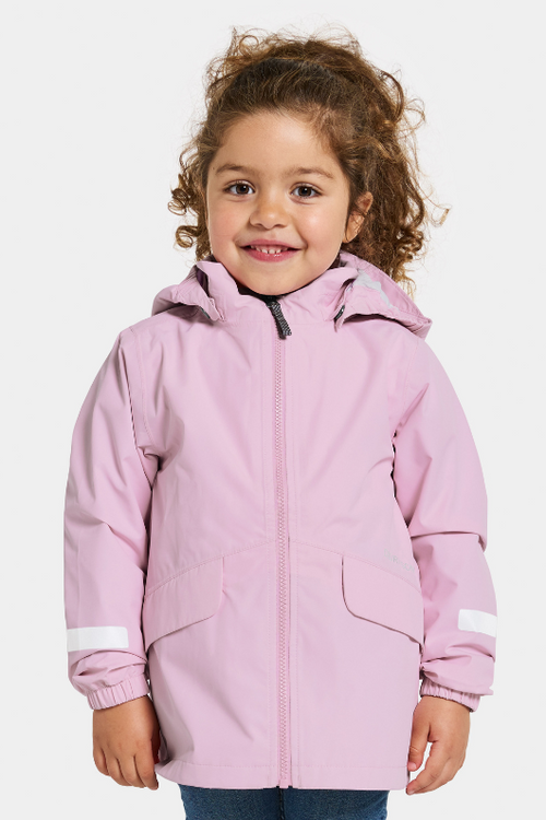 Didriksons Norma Jacket. A windproof kids jacket with a breathable design, a detachable hood, pockets, reflective details on the sleeves and a chin guard