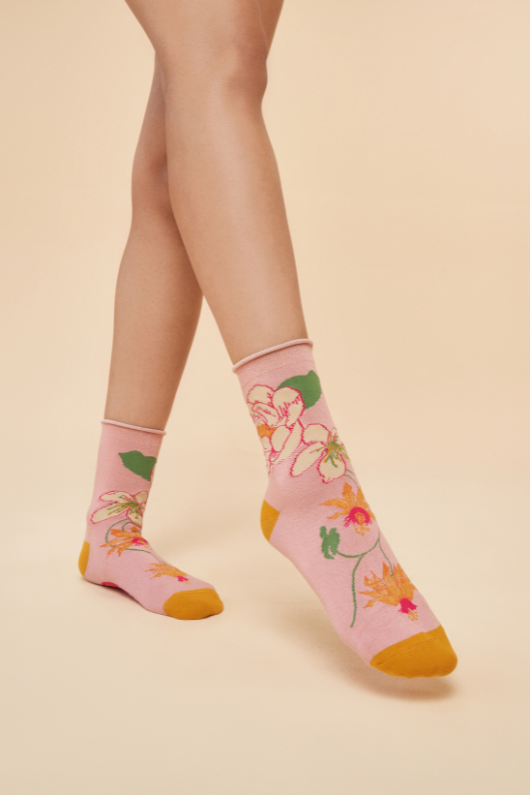 Powder Ankle Socks in tropical flora petal design