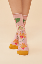 Powder Ankle Socks in tropical flora petal design