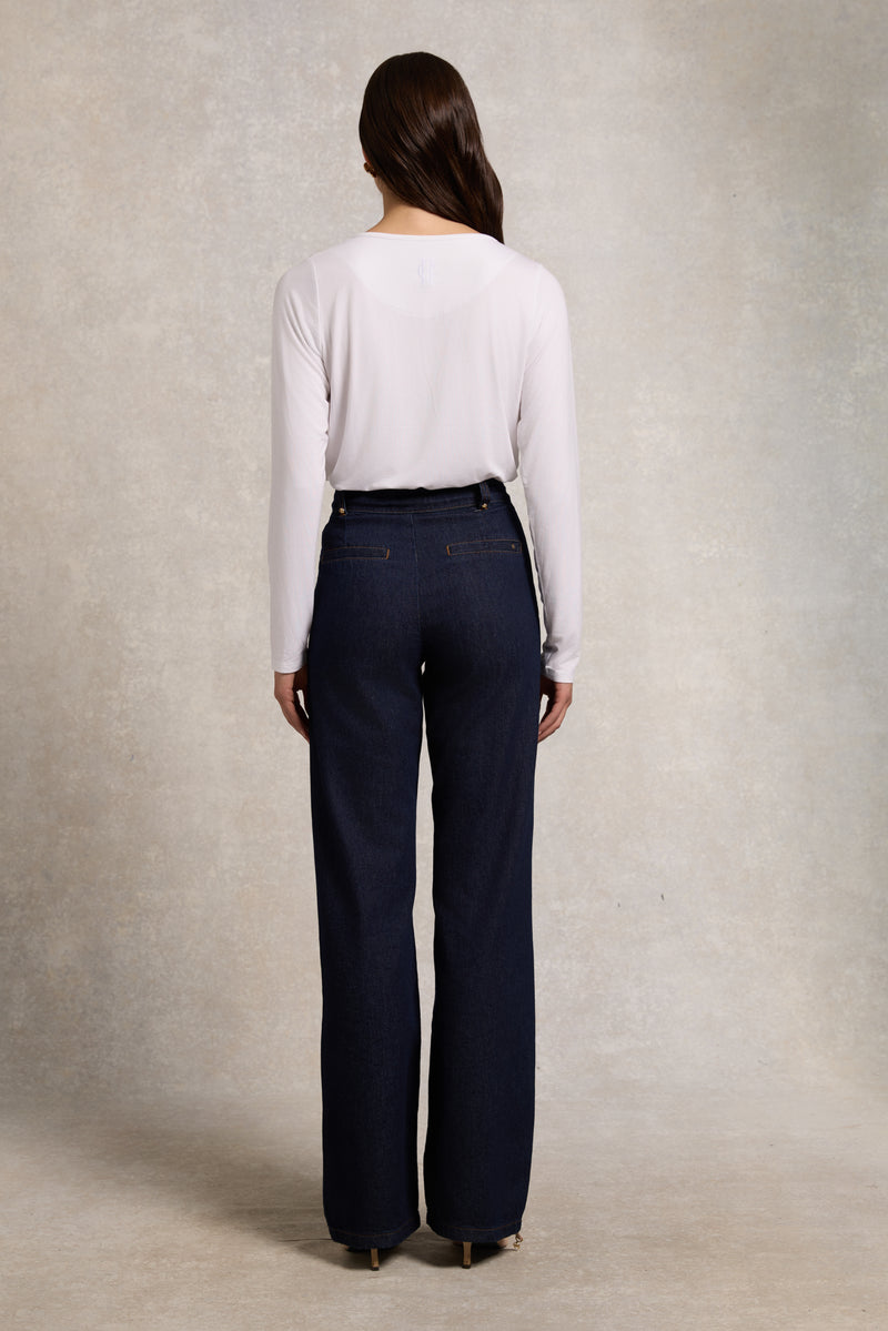 An image of the Holland Cooper Long Sleeve V-Neck Tee