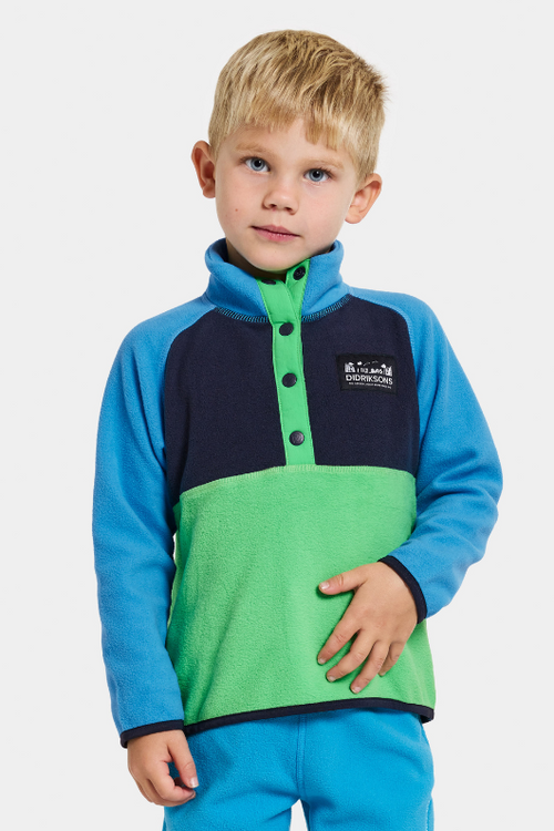 Didriksons Monte 3 Button Fleece. A boys mid-layer sweater in a green & blue design and a button placket, elastic binding on the sleeve and a thermal, microfleece finish.