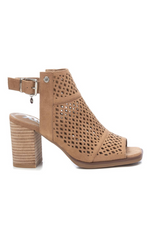 Xti Block Heel Sandal. A high-top sandal, made with suede, with buckle fastening, a wide 9cm heel, and a die-cut motif