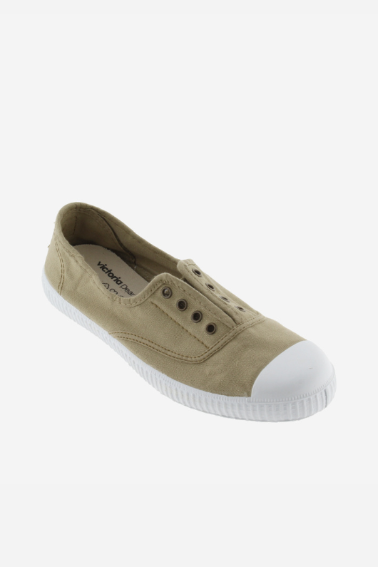 An image of the Victoria 1915 Inglesa Plimsole