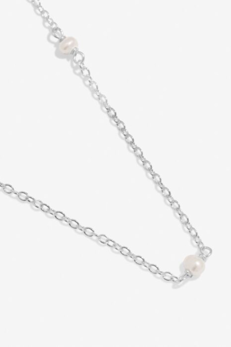 An image of the Joma Jewellery Style Stories Pearl Necklace
