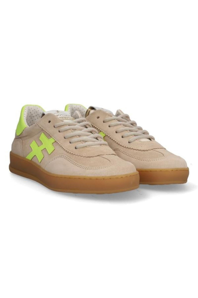 An image of the Alpe Another Trend Iconic Baby Silk Trainer