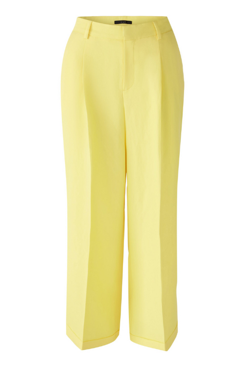 Oui Culottes. A pair of yellow trousers in regular fit, with belt loops and waist pleats.