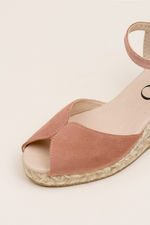 An image of the Gaimo Ronny Wedge Mid-Heels in the colour Melon.