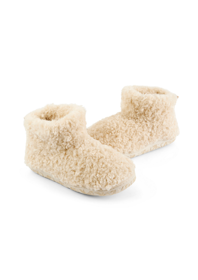 An image of the Bedroom Athletics Lauren Luxury Borg Fleece Short Slipper Boot