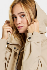 Didriksons Edith Parka 6. A waterproof women's jacket with adjustable waist, hood and sleeve ends, pockets and a cool beige finish