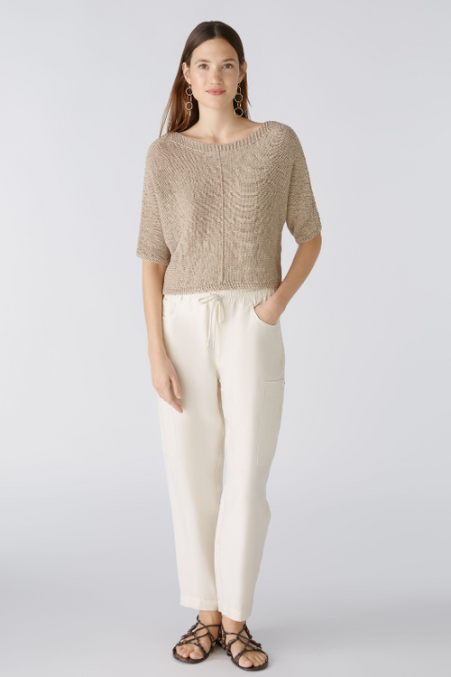An image of a model wearing the Oui Cargo Trousers Model Blend in the colour Almond Milk.