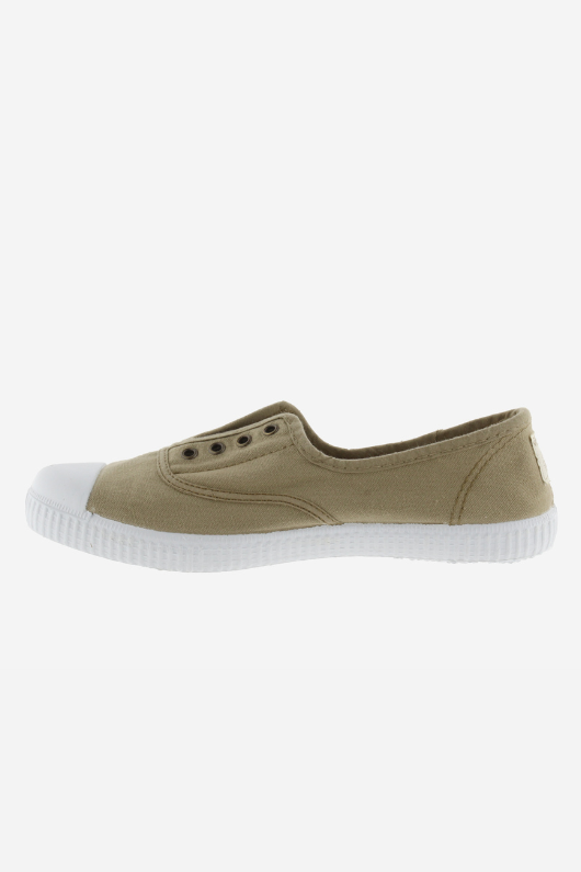 An image of the Victoria 1915 Inglesa Plimsole