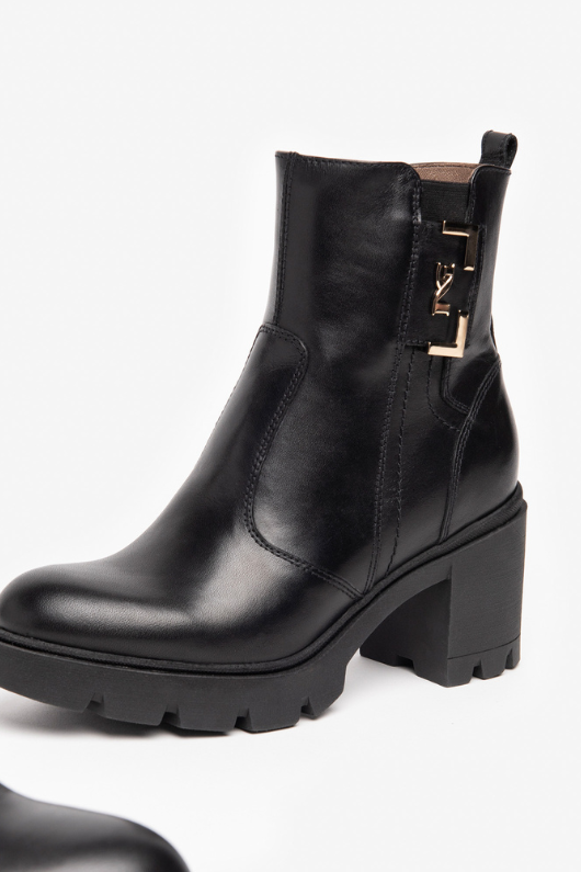 Leather Chunky Heel Boot With gold Buckle