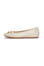 An image of the Fitflop Delicato Bow Soft Leather Ballet Flats
