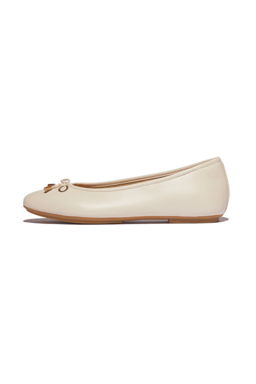 An image of the Fitflop Delicato Bow Soft Leather Ballet Flats