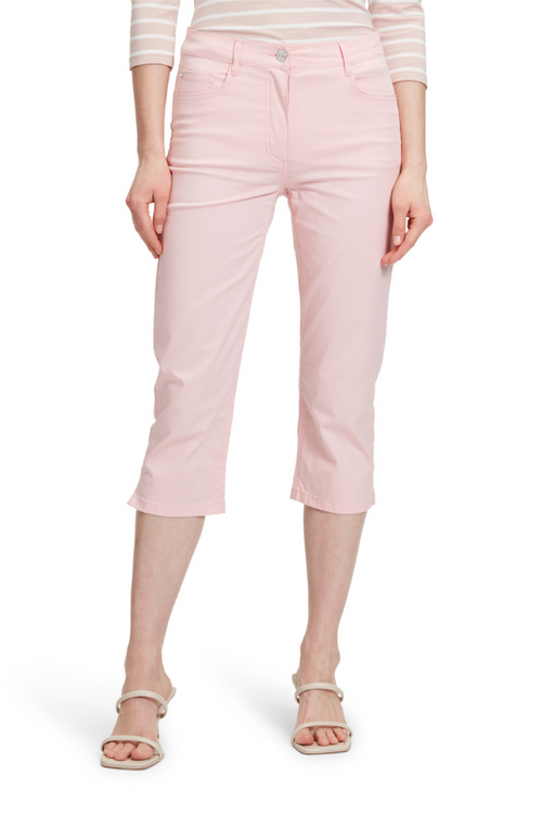 An image of a female model wearing the Betty Barclay Summer 3/4 Length Trousers in the colour Pink.