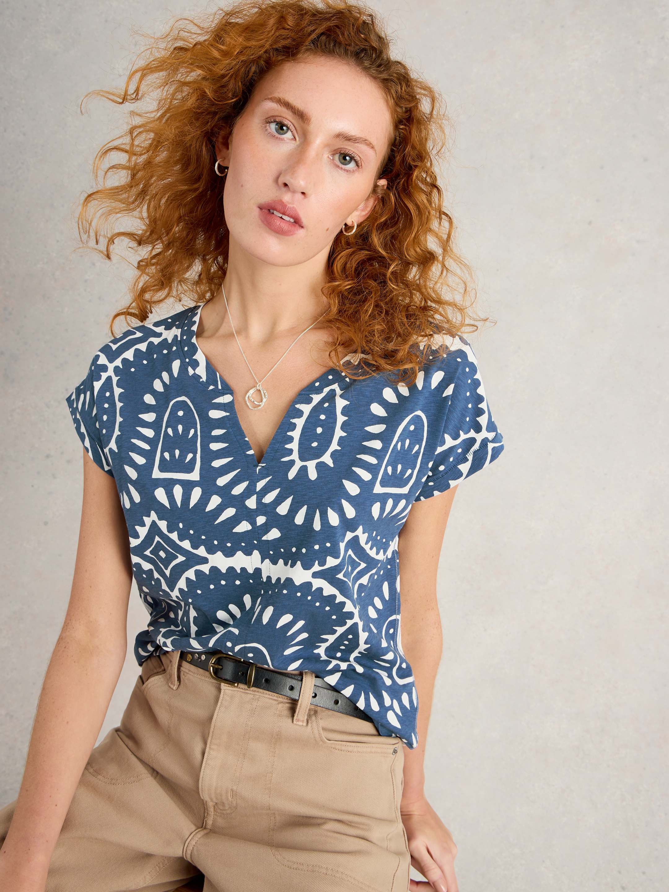 An image of the White Stuff Nelly Notch Neck Tee