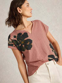 An image of the White Stuff Nelly Notch Neck Tee