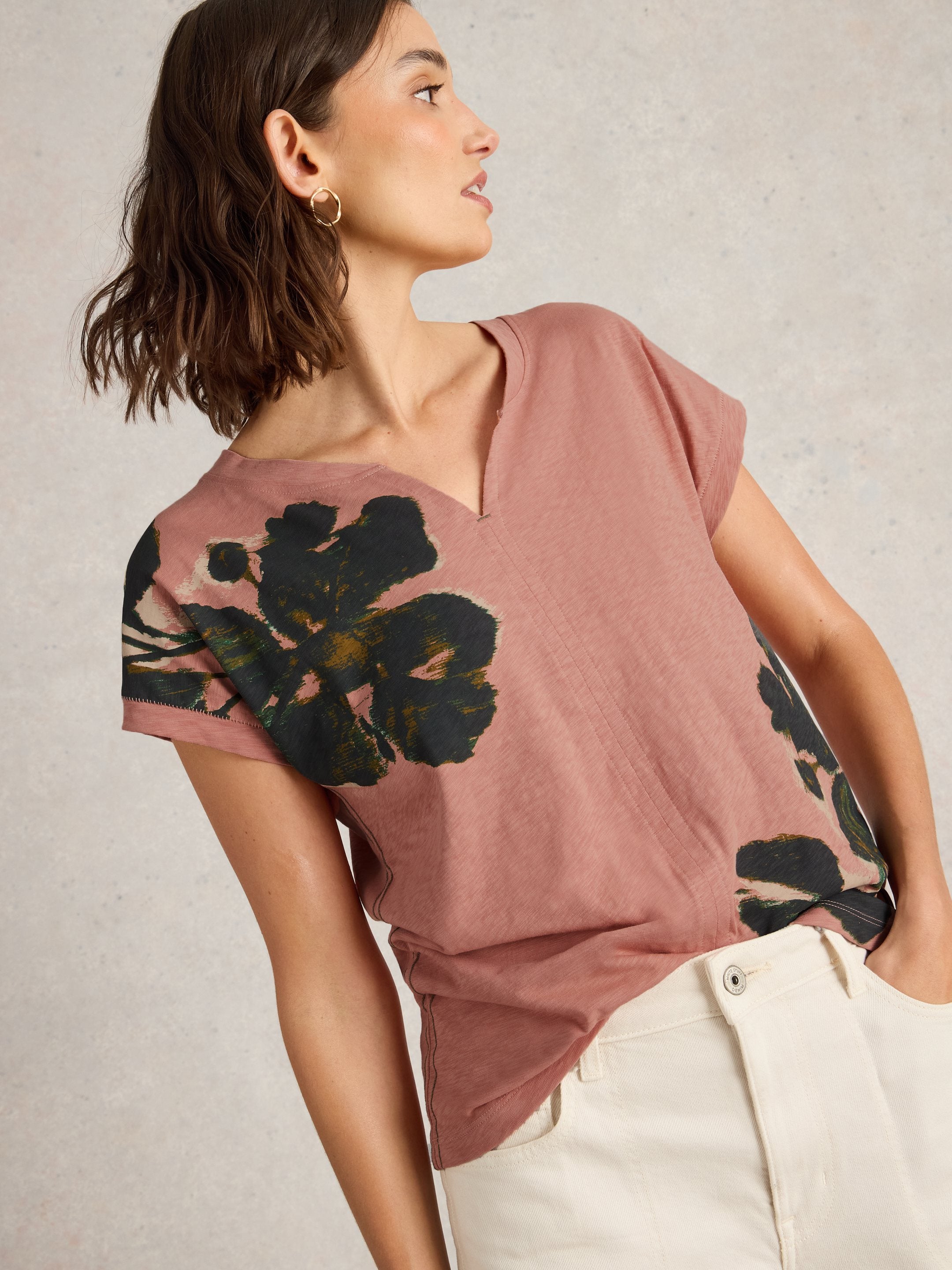 An image of the White Stuff Nelly Notch Neck Tee