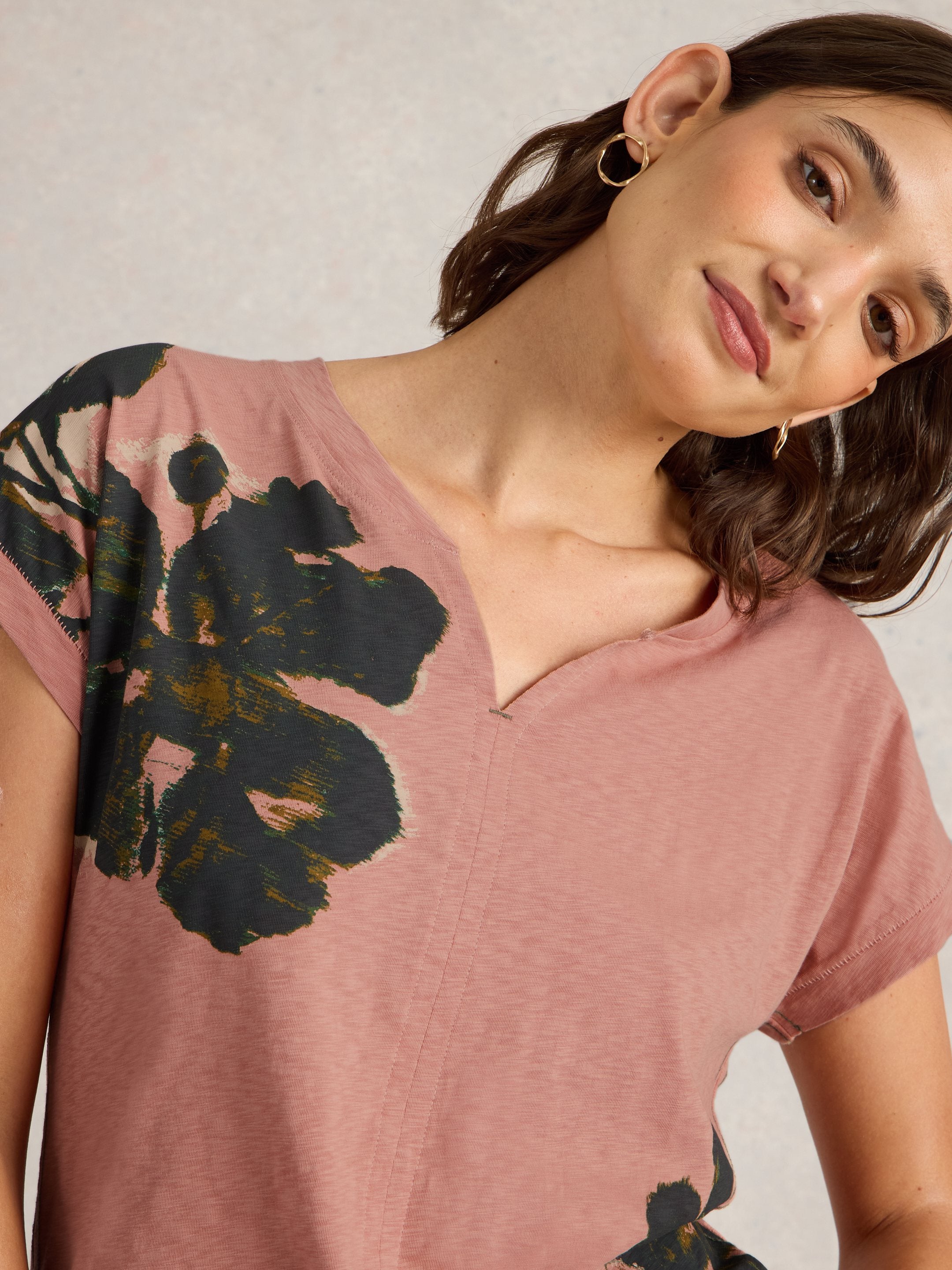 An image of the White Stuff Nelly Notch Neck Tee