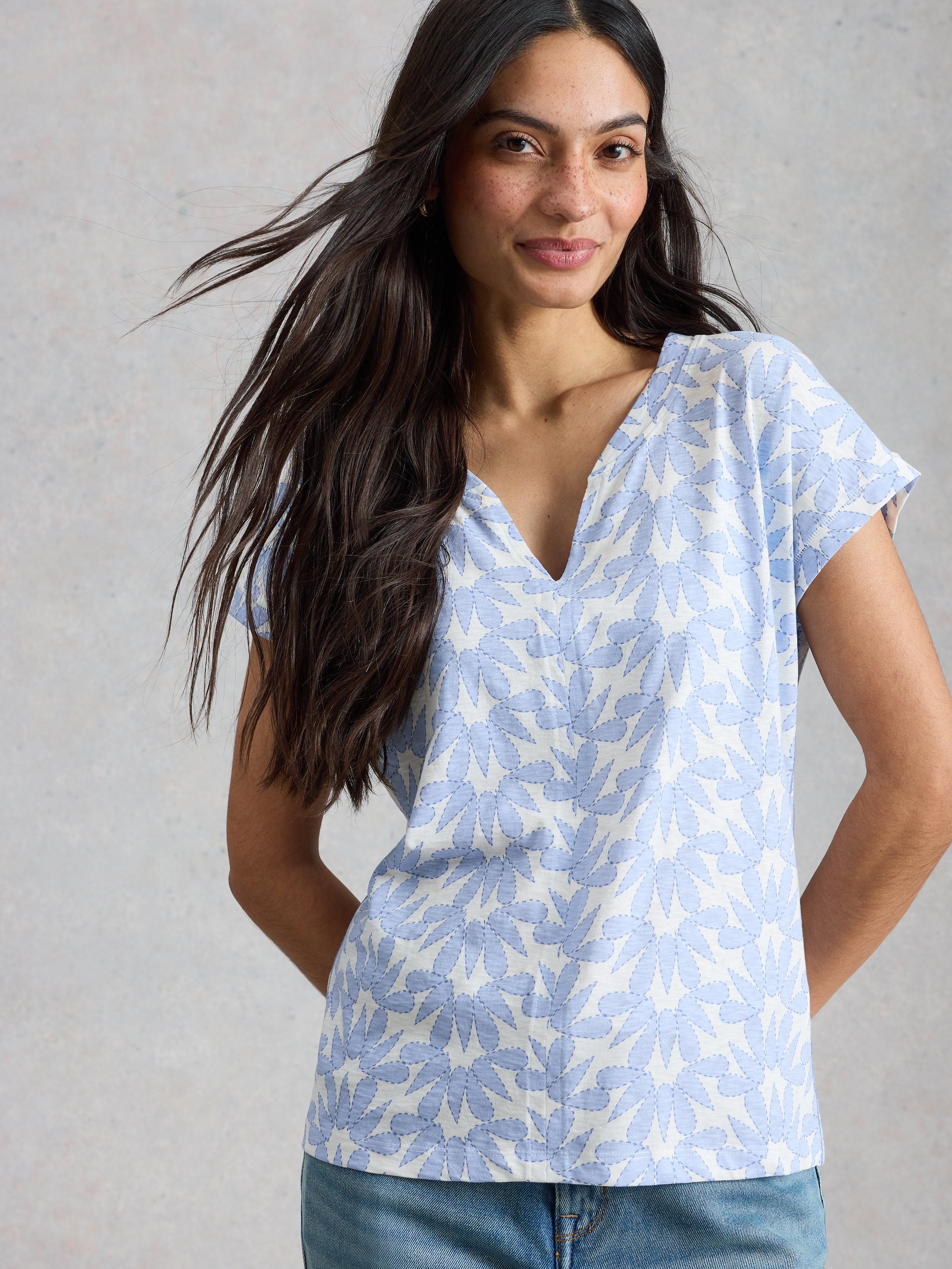 An image of the White Stuff Nelly Notch Neck Tee