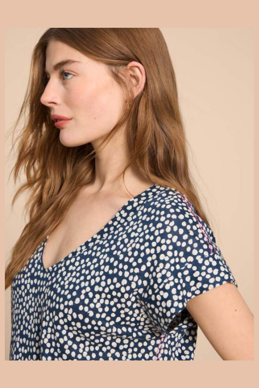 An image of the White Stuff Ivy Linen V-Neck Tee
