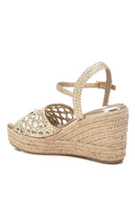 Xti Wedge Sandal. A women's summer wedge sandal with adjustable buckle strap closure, an open toe, a 7cm jute wedge and die-cut detail.