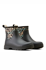 An image of the Ariat Kelmarsh Shortie Rubber Boot in the colour Black/Leopard Camo.