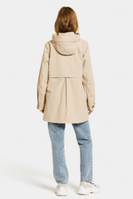 Didriksons Edith Parka 6. A waterproof women's jacket with adjustable waist, hood and sleeve ends, pockets and a cool beige finish
