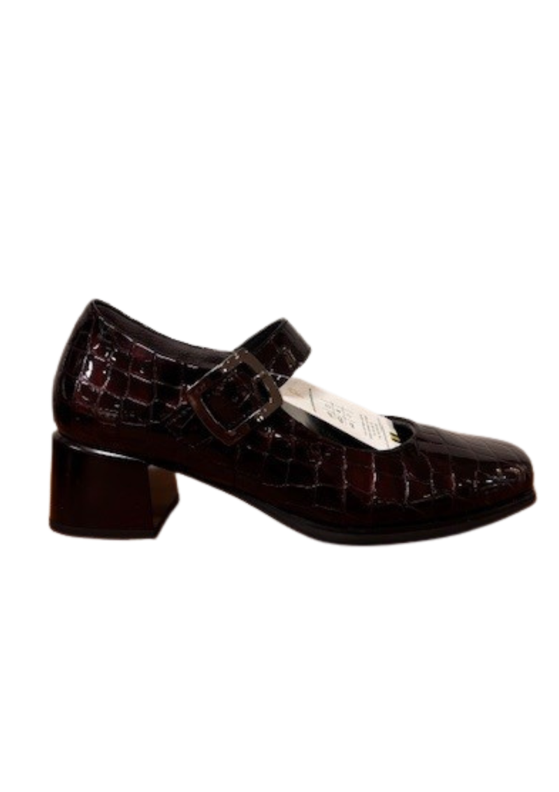 An image of the Pitillos Leather Heeled Court Shoes