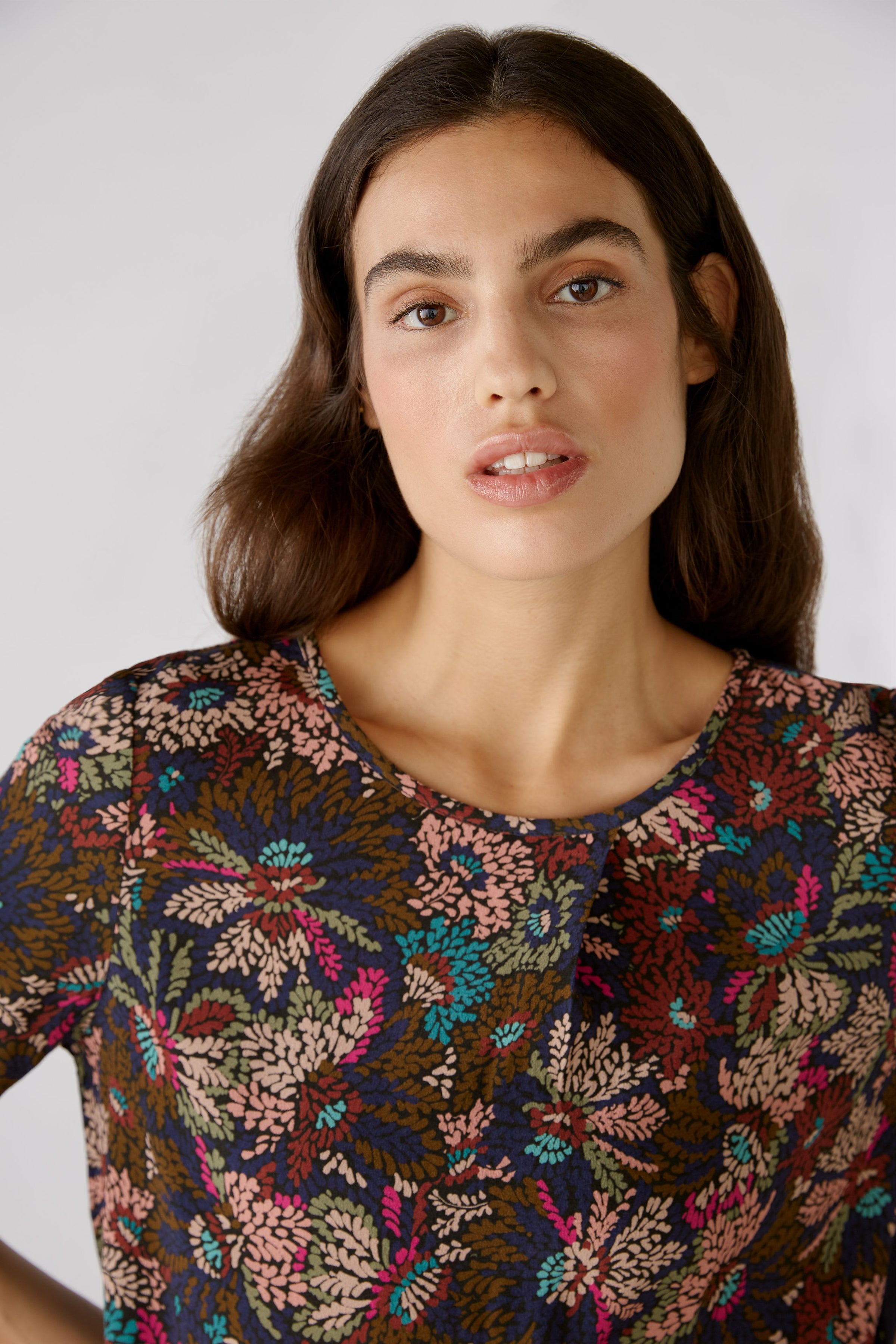 An image of the Oui Frill Sleeve Blouse