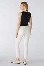 Oui Baxtor Cropped Jeggings. A slim fit, slightly shortened trouser with pockets, belt loops and zip closure, in the shade optic white.