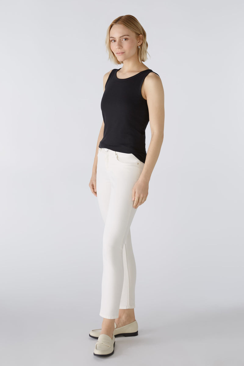 Oui Baxtor Cropped Jeggings. A slim fit, slightly shortened trouser with pockets, belt loops and zip closure, in the shade optic white.