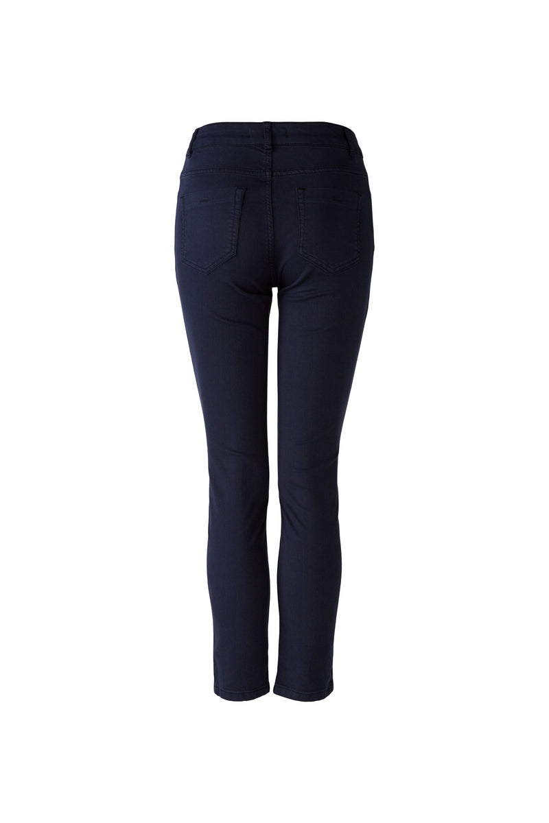 Oui Baxter Cropped Jeggings. A slim fit, shortened length trouser with zip closure, belt loops and pockets. These jeggings are a dark blue colour.