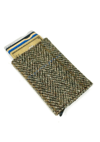 An image of the Maccessori Pop Up Card Holder