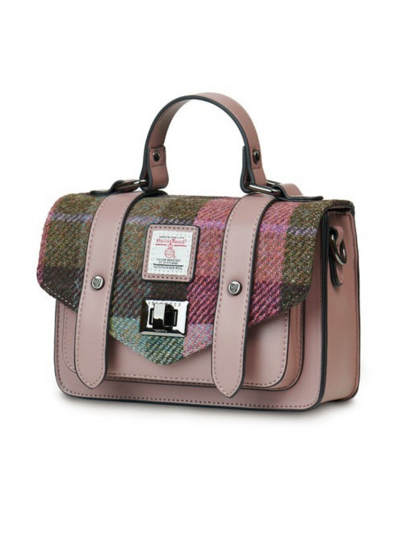 An image of the Islander The Medium Satchel