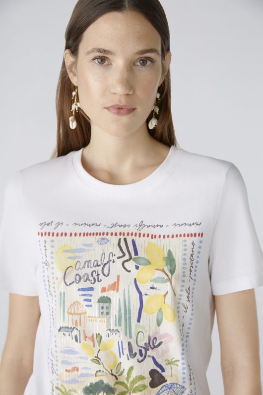Oui Amalfi Print T-Shirt. A classic fit white T-shirt with short sleeves, round neckline, and Amalfi themed print featuring silver foil detail.