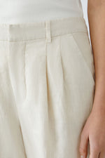 An image of the Oui Woven Bermuda Shorts