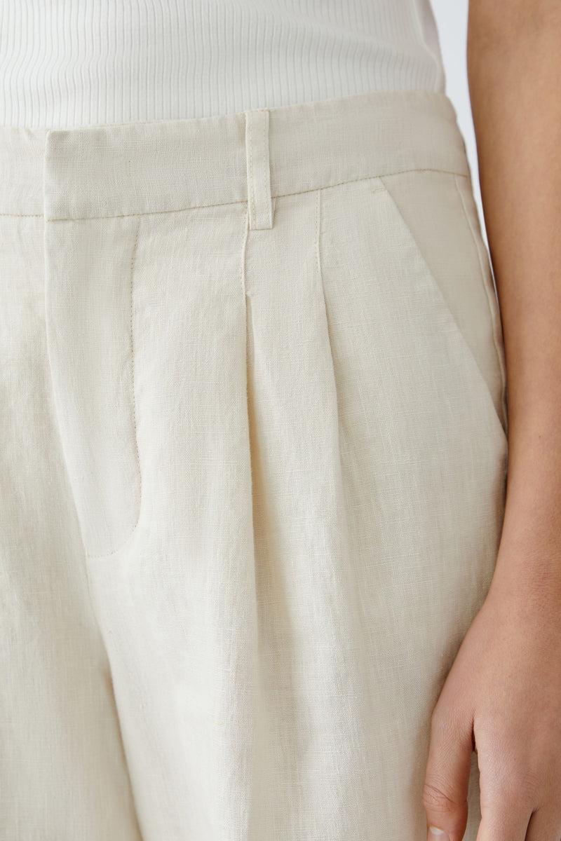 An image of the Oui Woven Bermuda Shorts