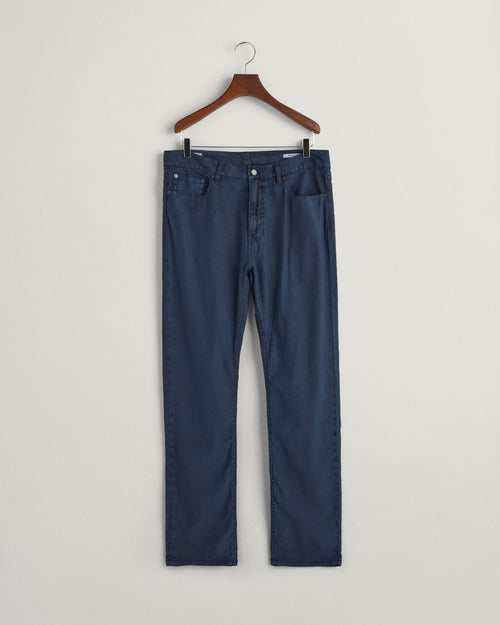 Gant Cotton/Linen Regular Fit Jeans. A pair of regular fit, mid-rise jeans with branded buttons and zip closure, in the colour marine.