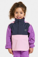 Didriksons Lingon Jacket. A girls windproof jacket in tulip purple with a breathable design, reflective detail, and a water repellent finish