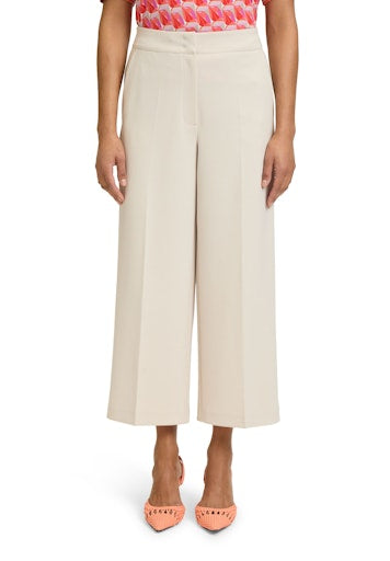 An image of the Betty Barclay Classic Trouser 3/4 Length