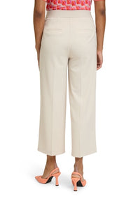 An image of the Betty Barclay Classic Trouser 3/4 Length