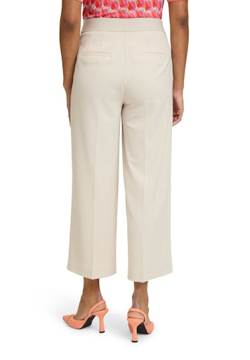 An image of the Betty Barclay Classic Trouser 3/4 Length